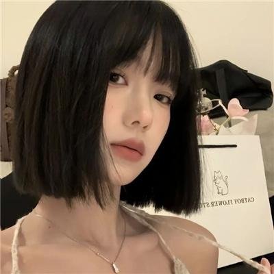 云雾笼罩的山峰